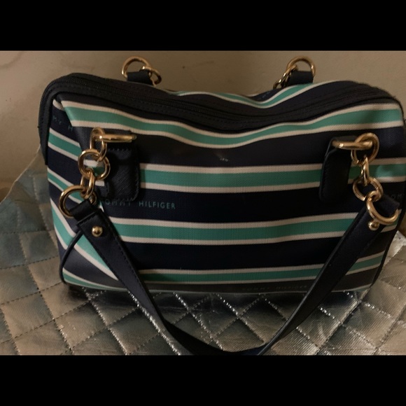 Tommy Hilfigure hand bag - Picture 3 of 3